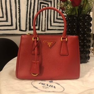 PRADA Saffiano handbag AUTHENTIC handbag! Small